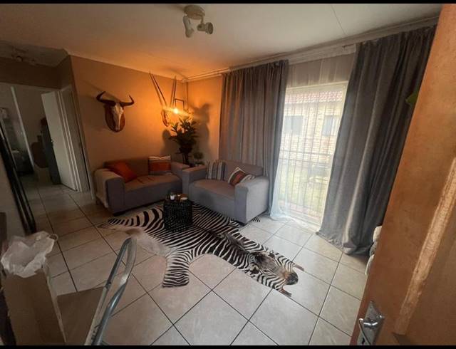 2 BEDROOM PROPERTY TO RENT IN GREENHILLS